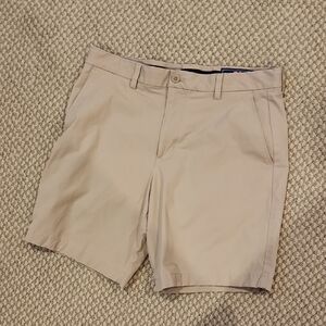 Vineyard Vines performance khaki shorts sz 32 EUC